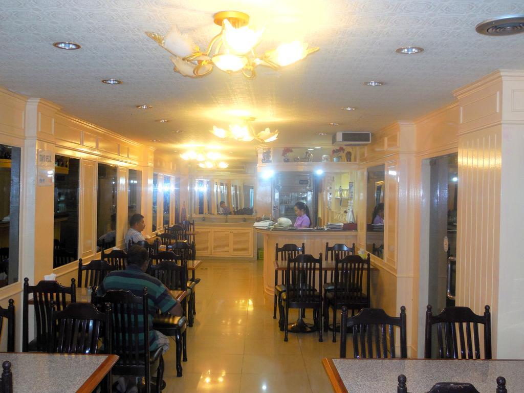 Woodlands Inn Hotel Bangkok Exterior foto